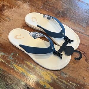 NWOT Olukai Women’s Flip Flops
